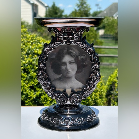 Bath & Body Works Holographic Skull Picture Frame 3-WICK CANDLE HOLDER NEW! - Picture 1 of 2